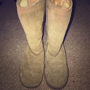 BearPaw Size 7 Boots